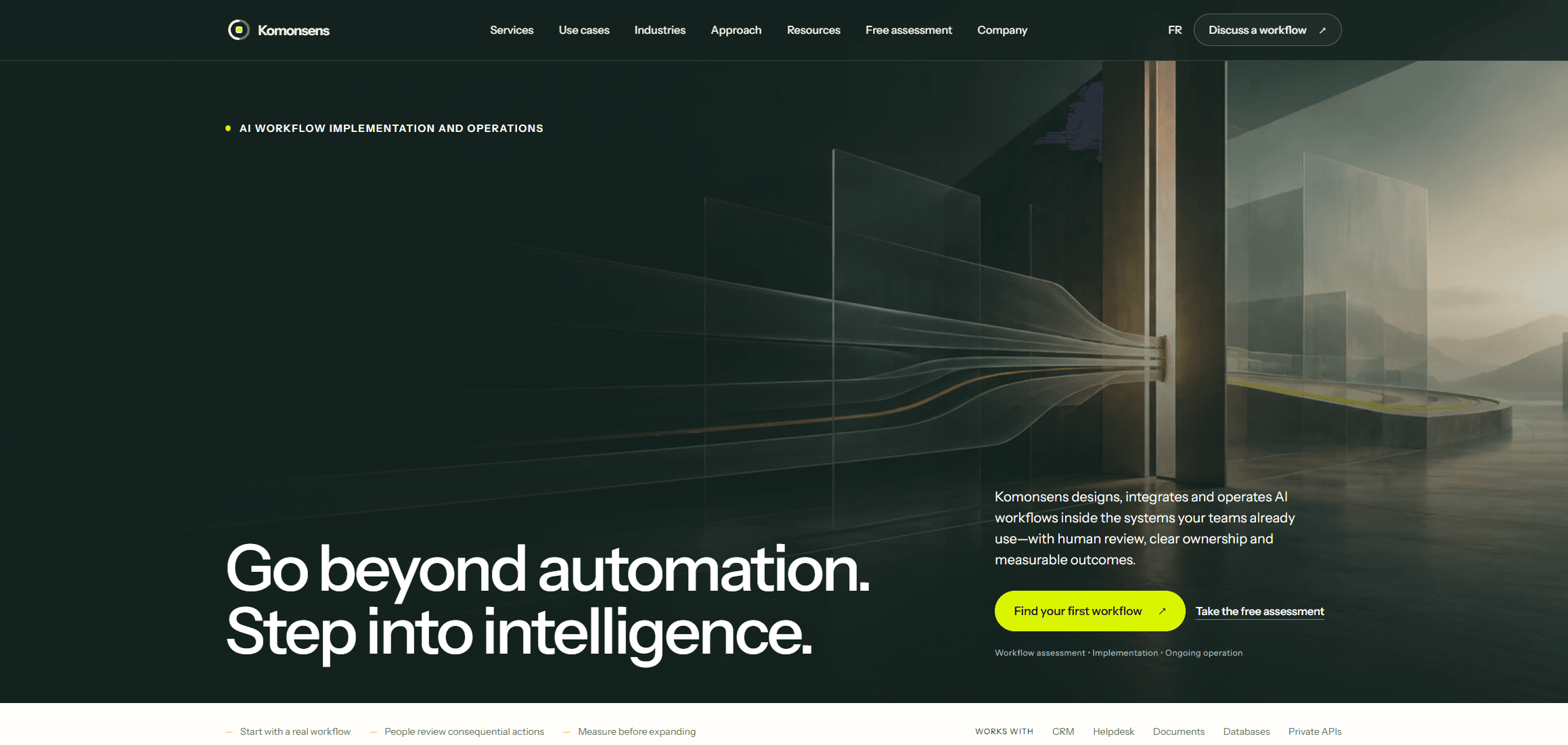 Screenshot of the Komonsens website presenting AI workflow implementation and operations